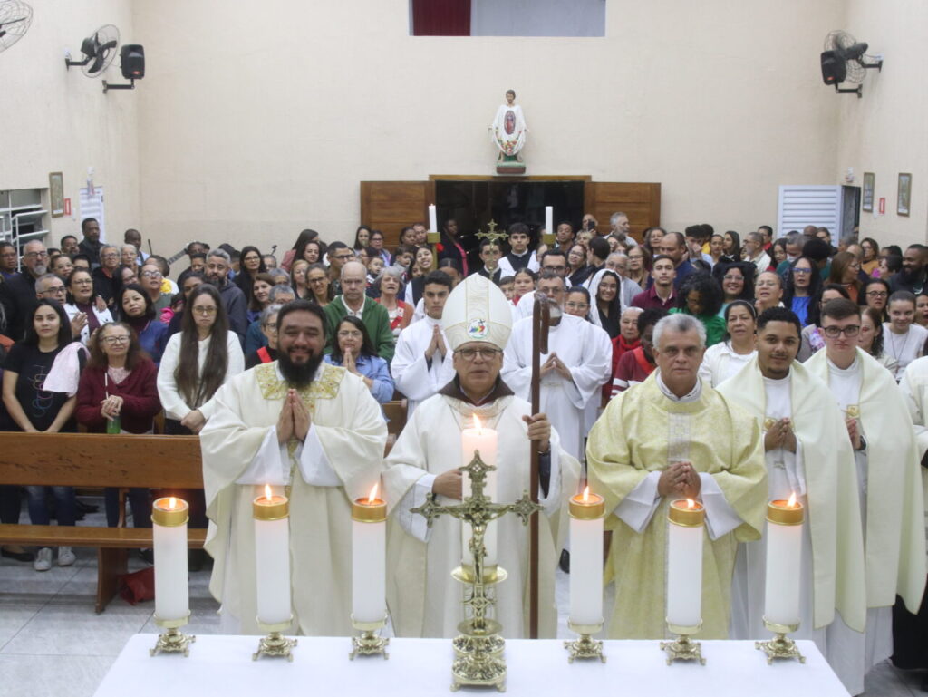 Dom Carlos Silva realiza visita pastoral à Paróquia Cristo Libertador