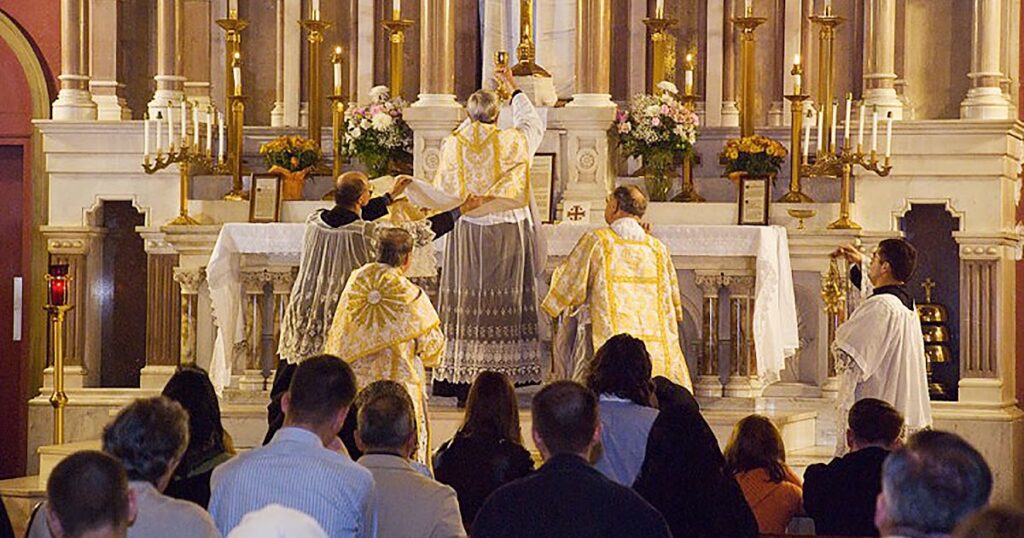 Relatório do Vaticano revela que a maioria dos bispos não queria a repressão à Missa Tradicional
O Fiel Católico