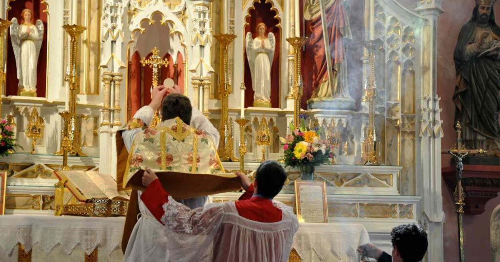 Sobre o documento da Igreja que garante perpetuamente a celebração, sem impedimentos, da Missa Tradicional
O Fiel Católico