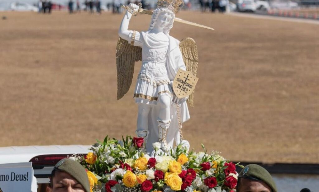 12/8/2025 | Brasil é consagrado a São Miguel Arcanjo em sessão solene da Câmara dos Deputados
O Fiel Católico | FLSP