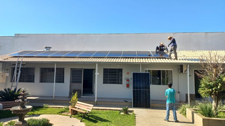 Fruto da CF 2025: comunidade terapêutica de Porto Alegre instala usina solar com recursos do FNS