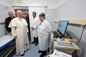 Papa inaugura no Vaticano ambulatório "Mãe da Misericórdia" com serviço gratuito de saúde destinado aos pobres