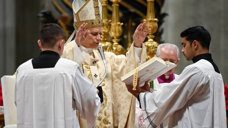 Papa na Missa de Natal: estamos a serviço de uma presença que suscita o bem