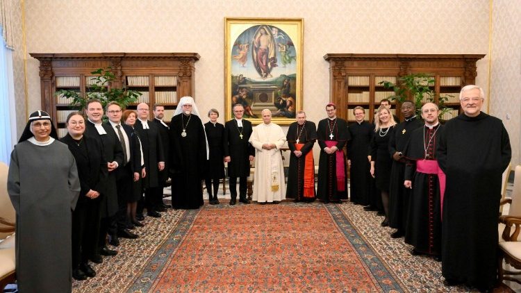 Papa: a missão dos cristãos é levar a luz do Senhor aos cantos mais sombrios do mundo