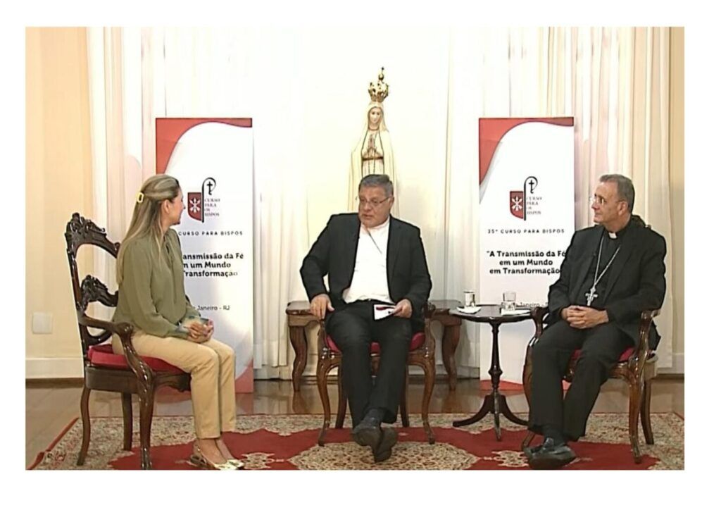 Dom Carlos Lema participa do programa ‘Diálogo dos Bispos’ durante curso do episcopado