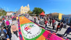 Entre tapetes coloridos, música e fé, Corpus Christi movimenta a região metropolitana de São Paulo