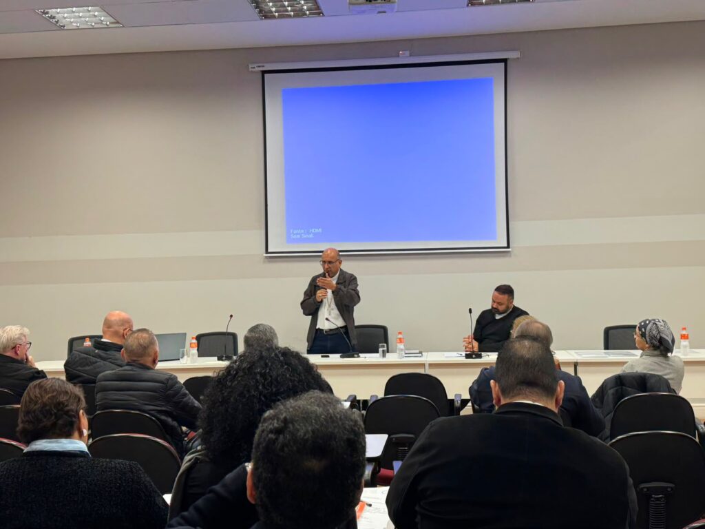 Membros de câmaras eclesiásticas participam de encontro formativo