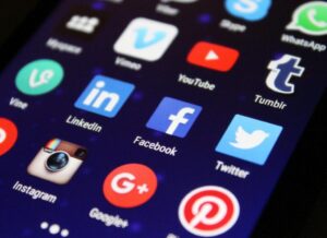 Na Malásia, nova lei restringe acesso de menores de 16 anos às redes sociais