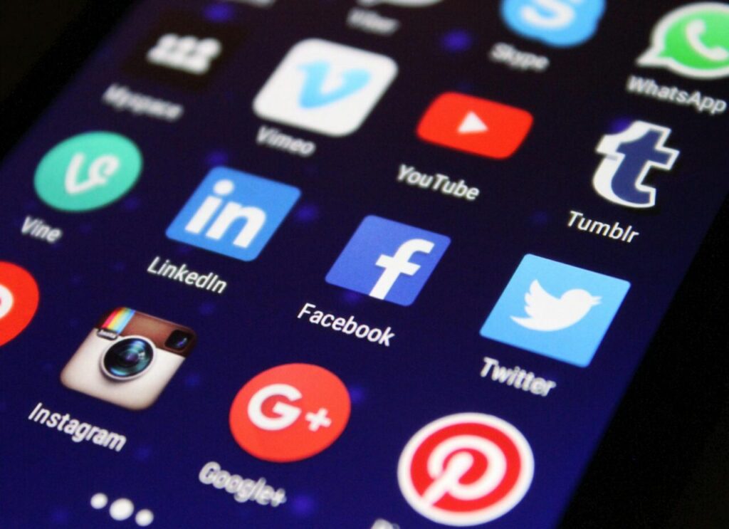 Na Malásia, nova lei restringe acesso de menores de 16 anos às redes sociais