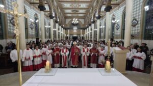 Na Região Santana, 73 adultos são crismados na Paróquia Santa Teresinha