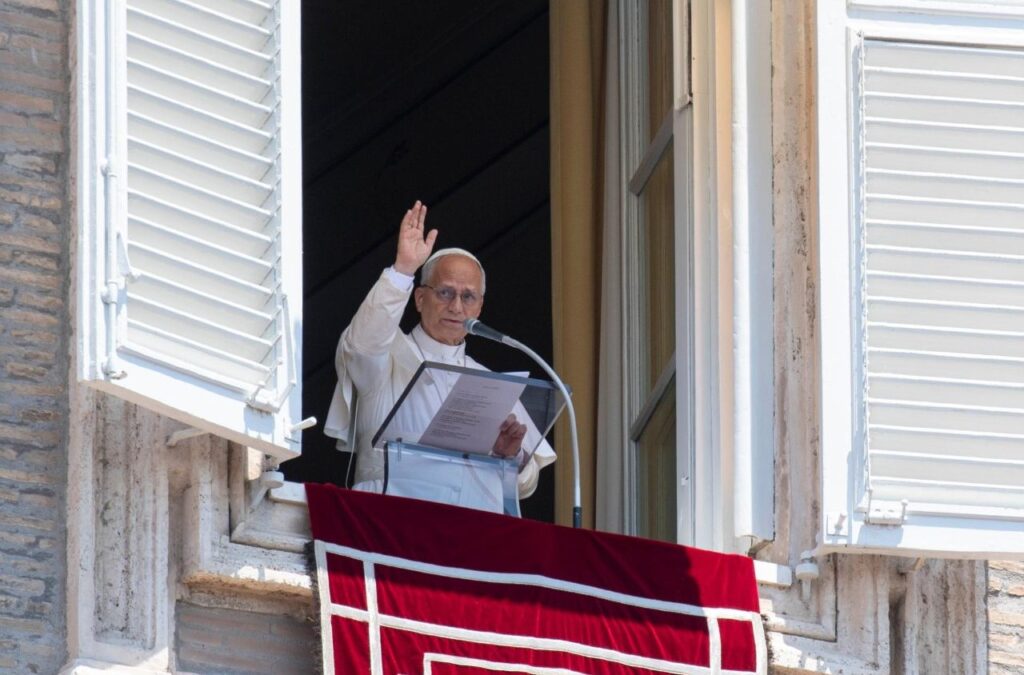 Papa: obcecados por ter e possuir, Jesus nos convida a abraçar a Cruz