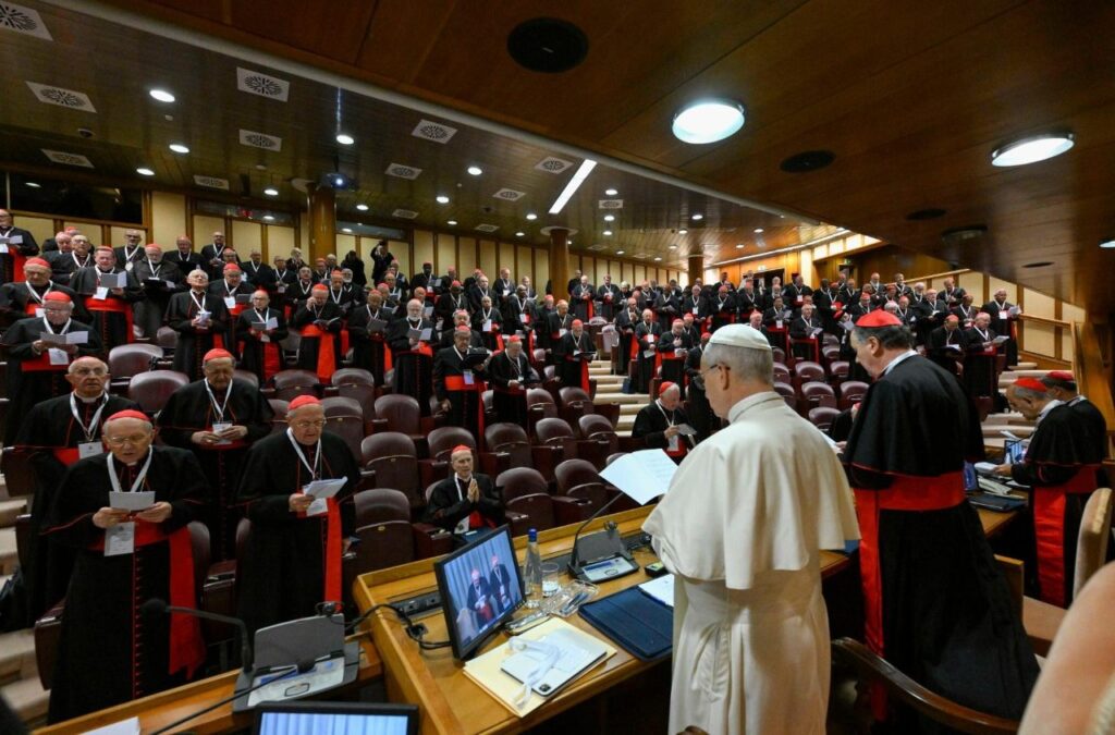 Papa se reunirá em consistório com cardeais para discutir o anúncio do Evangelho