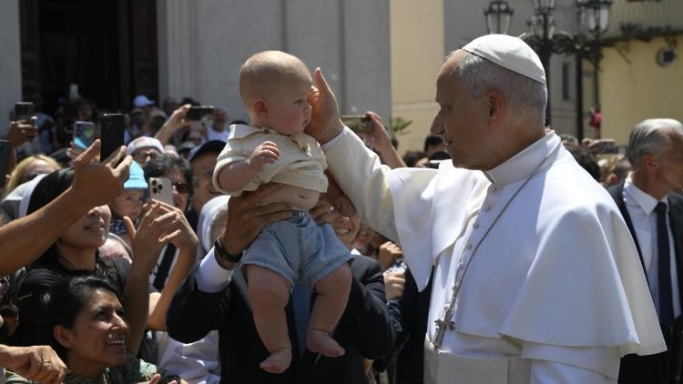 Angelus em Castel Gandolfo: Jesus é a semente que o Pai continua a espalhar pelo mundo