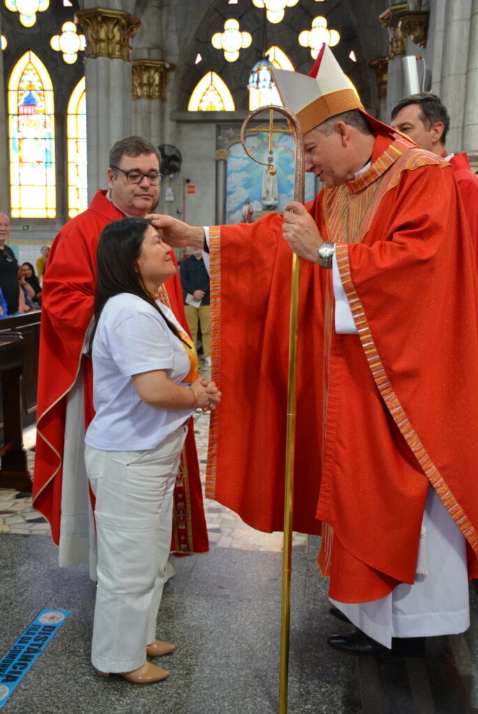 Dom Celso preside missa com crismas e festa de padroeiro em paróquias da Região Ipiranga