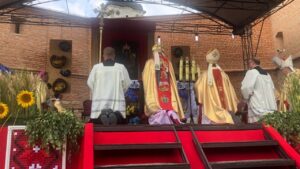 Gallagher em Berdychiv: oração pela paz a Nossa Senhora do Monte Carmelo