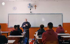 Escola Católica em Gaza reabre após quase três anos de guerra